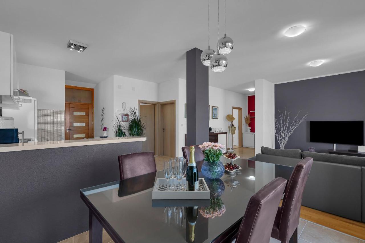 Stunning City View Apartment Makarska Exterior photo